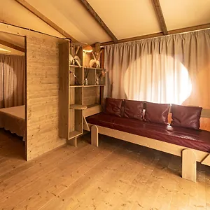 4* Kompleks wypoczynkowy Delle Rose & Glamping Village